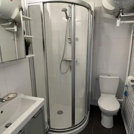 Studio En Centre-ville De Avec Balcon Et Parking - Fr-1-487-345 Apartamento *